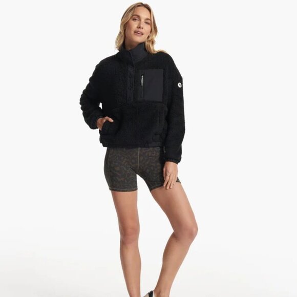 Vuori Cozy Sherpa Popover in Black Size Large - Picture 3 of 16